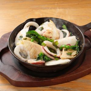 イカと筍、カブのアヒージョ(バゲット付)