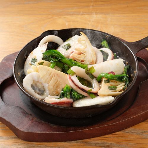 イカと筍、カブのアヒージョ(バゲット付)