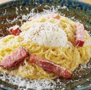 カルボナーラ 半熟卵添え