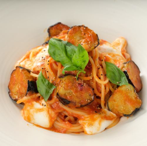 揚げ茄子とモッァレッラのトマトソース