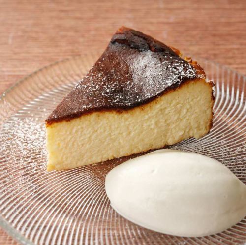 バスクチーズケーキ バニラアイス添え