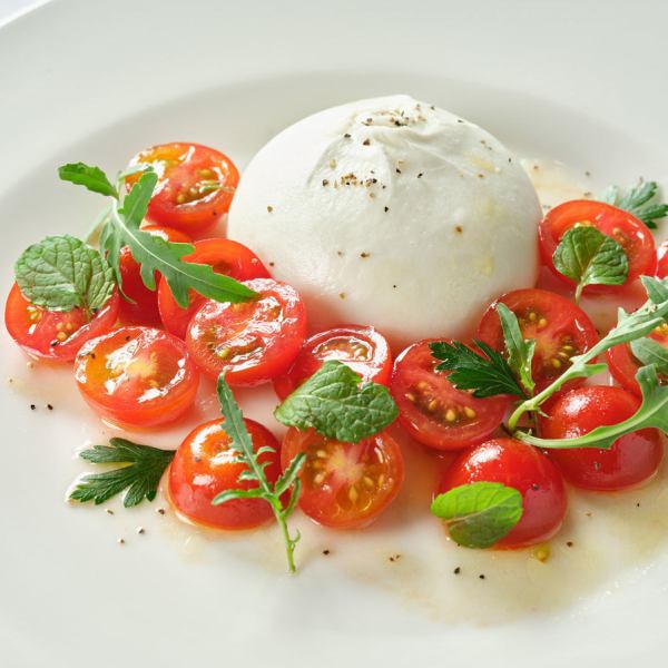 アラカルト料理も充実♪自慢の一品料理もお楽しみください。