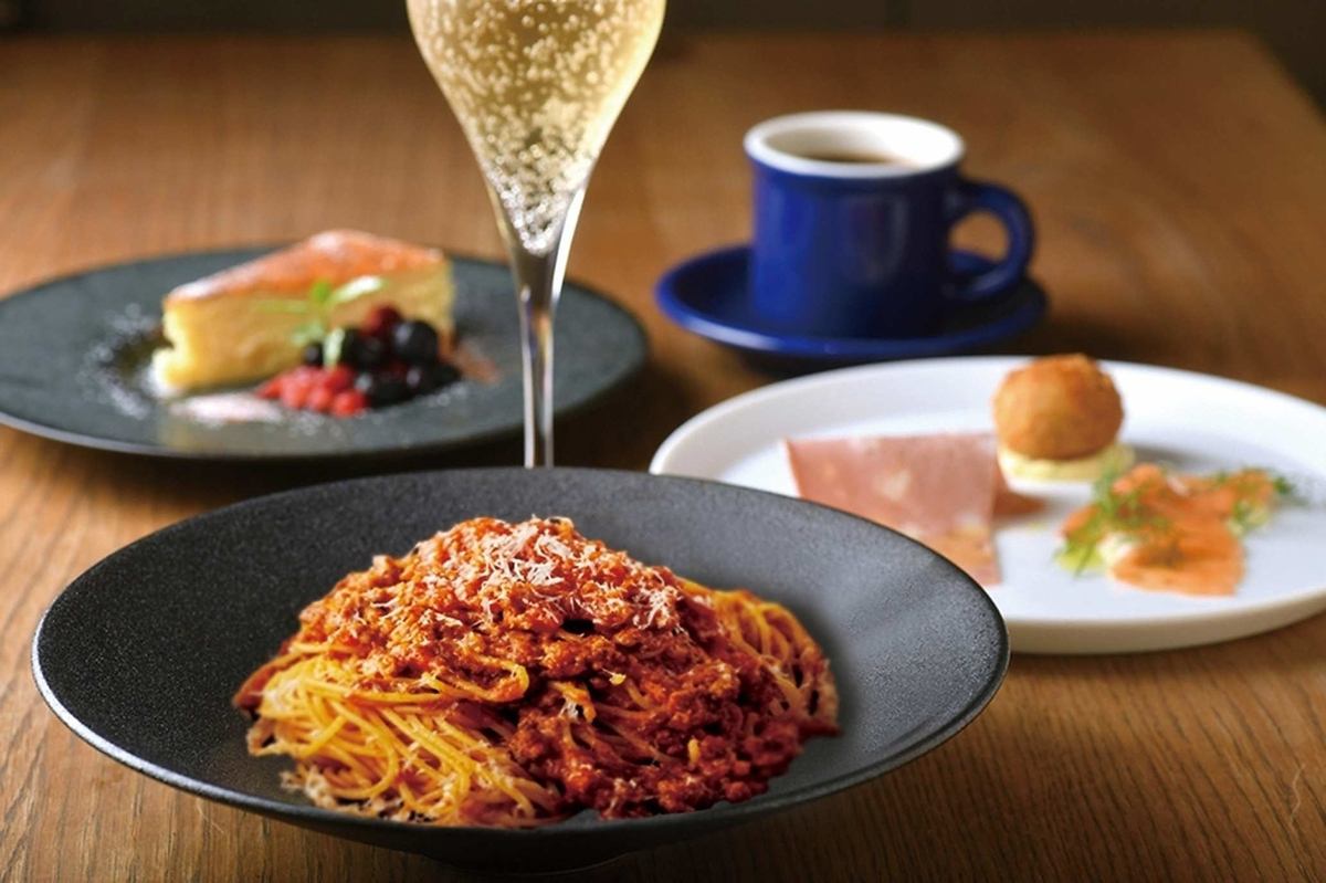 テラス/ソファー席有◎心地よい店内でゆったりお寛ぎください♪