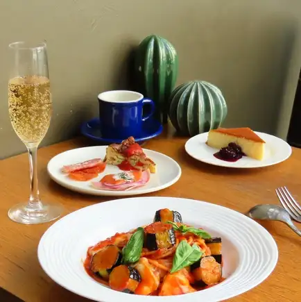 【Essenceコース】選べるパスタと前菜3種盛り/ウェルカムドリンク・食後のカフェ・デザート付