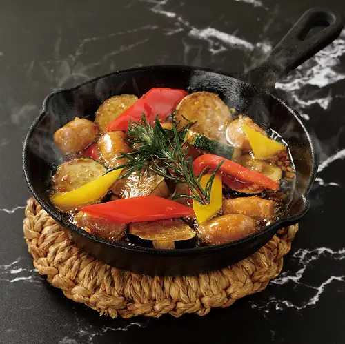 Chorizo and summer vegetable ajillo (with baguette)