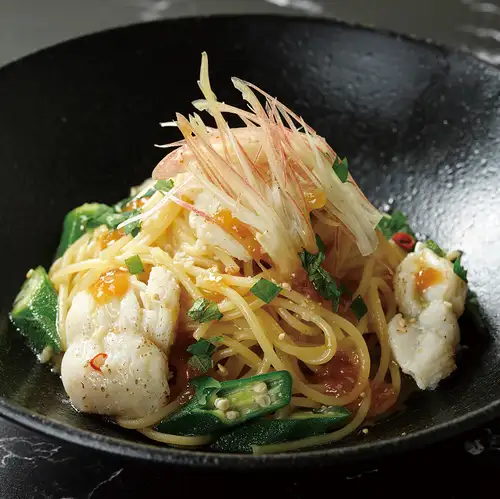 Spaghetti with lightly seared conger eel, okra, and aromatic vegetables.