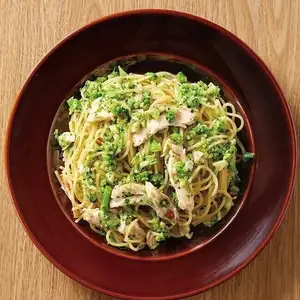 スモークチキンとブロッコリーのペペロッチーノ