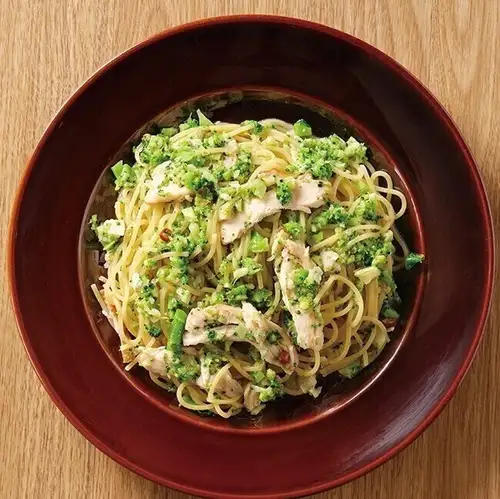 Smoked chicken and broccoli peperoccino