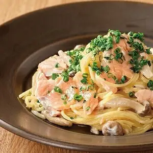 サーモンとキノコのクリームスパゲティ