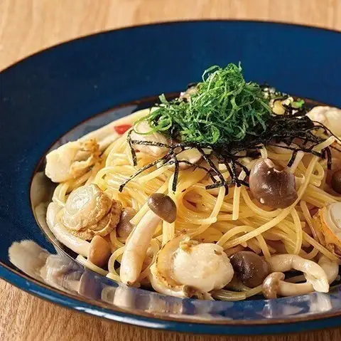 Scallops and mushrooms in butter and soy sauce