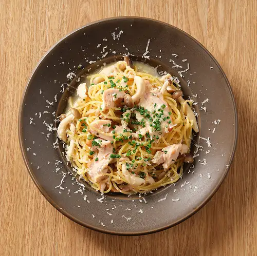 Smoked chicken and mushrooms in butter soy sauce