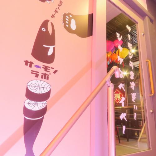 There is a cute pink door when you come to the 2nd floor ♪♪ [Umeda #Bal #Salmon #Private room #Lunch #Birthday #Cheese fondue #Choa chicken #Date #Women's association]