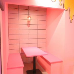 Cute pink semi-private room with a sense of privacy ♪ [Umeda #bar #salmon #private room #lunch #birthday #cheese fondue #UFO chicken #date # girls-only gathering]