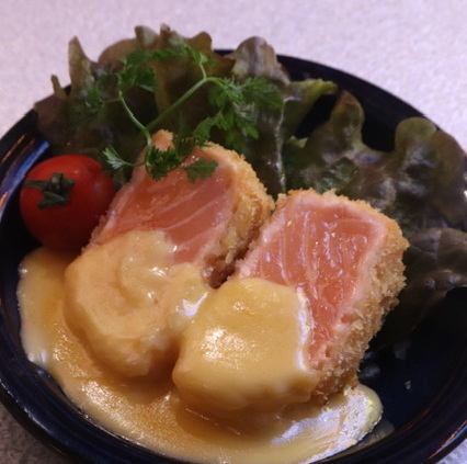 Thick-sliced salmon rare cutlet ~with melty cheese~