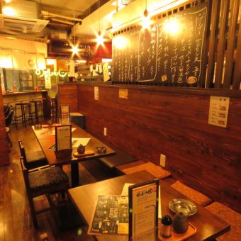 【夜の雰囲気】落ち着いた雰囲気の中に活気のある店内！