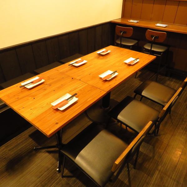 The seats can be adjusted from 2 to a maximum of 12 people, so it can be used for small gatherings and banquets! Yakitori is served one by one, so you can enjoy your meal slowly.