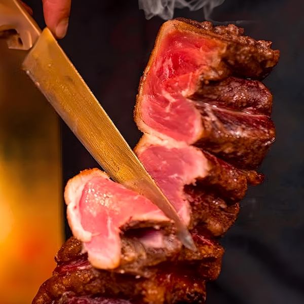 【人気No.1☆】シュラスコ・肉寿司・ローストビーフ・ラクレットチーズなど当店自慢の逸品をご用意♪