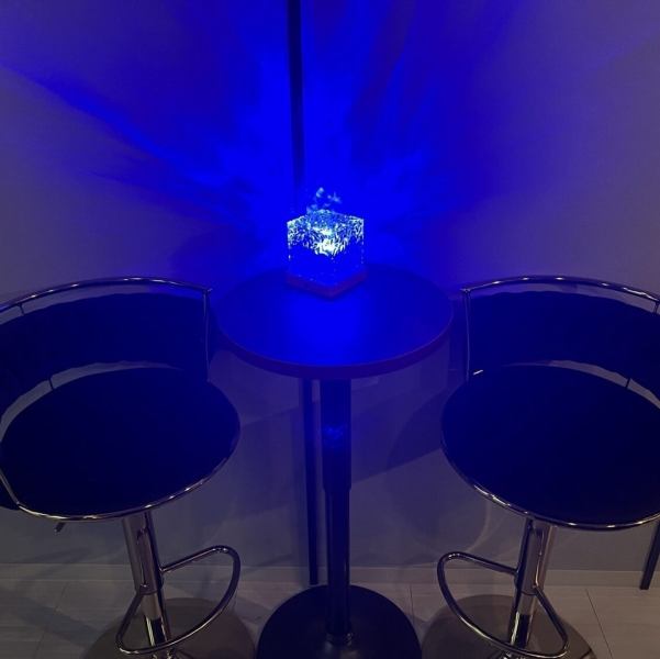 「魔法使いの指輪」は、大久保駅南口から徒歩1分、新大久保駅徒歩4分、JR新宿駅徒歩10分というアクセス良好な立地。少し静かなエリアにあるため、落ち着いた雰囲気でゆっくりと過ごせます。ぜひお気軽にお立ち寄りください！ご来店お待ちしております☆