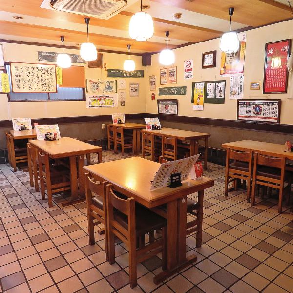 The first floor of the store has a characteristic long counter and spacious table seats in the back.It can be used not only by one person, but also for dining with like-minded friends.