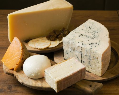 厳選チーズの盛り合わせ　2種