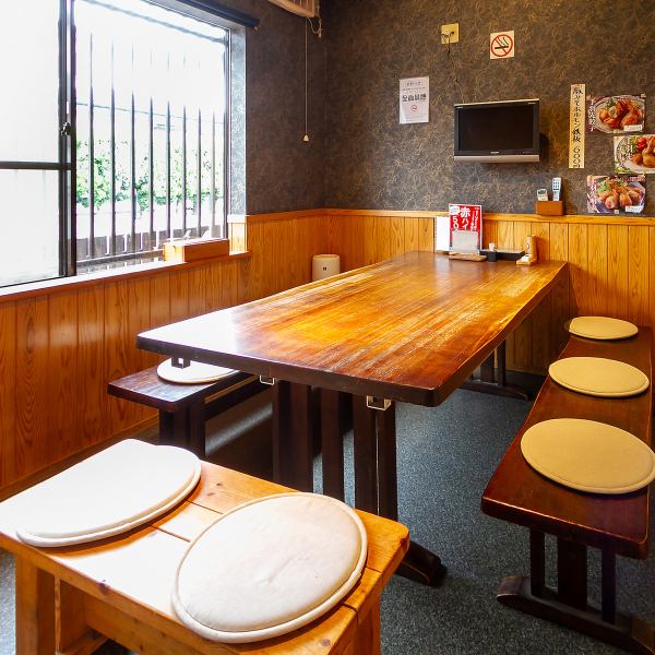 Our restaurant has a spacious space with two connected private rooms for 8 people.It can accommodate up to 16 people, so even large groups can relax comfortably.Since it is a private room, you can enjoy your private time to the fullest.We also have courses starting from 3,000 yen, so you can have a luxurious time.