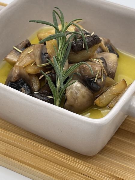 我们的餐厅以低价提供所有意大利地区菜肴作为小盘 Stuzzicino 菜肴。