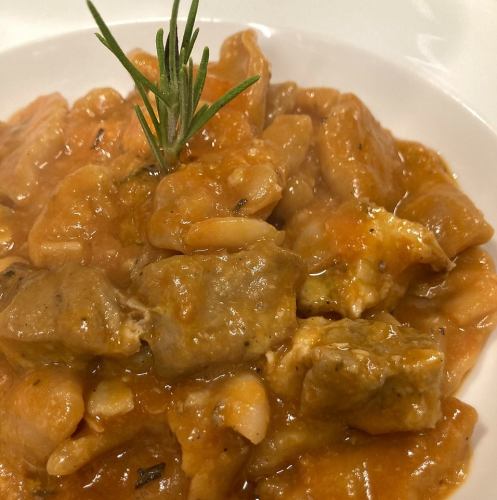 手打ちパスタ【ストラッシナーティ】越後もち豚と白インゲン豆のラグー