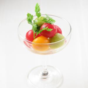 Peach marinade of cherry tomatoes