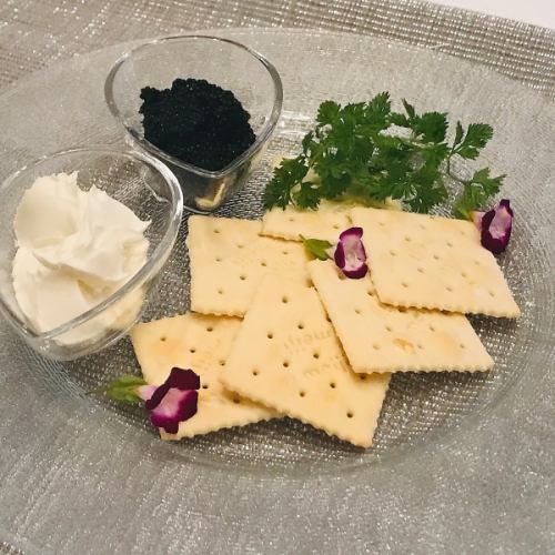 Cream cheese crackers with caviar