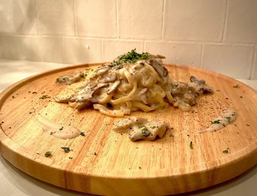 Rich creamy mushroom pasta