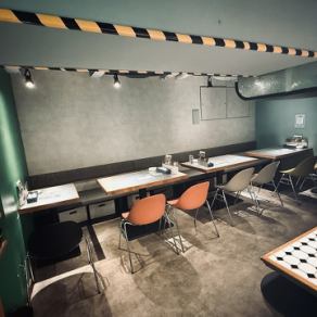 4名様テーブル席×6、2名様テーブル×1