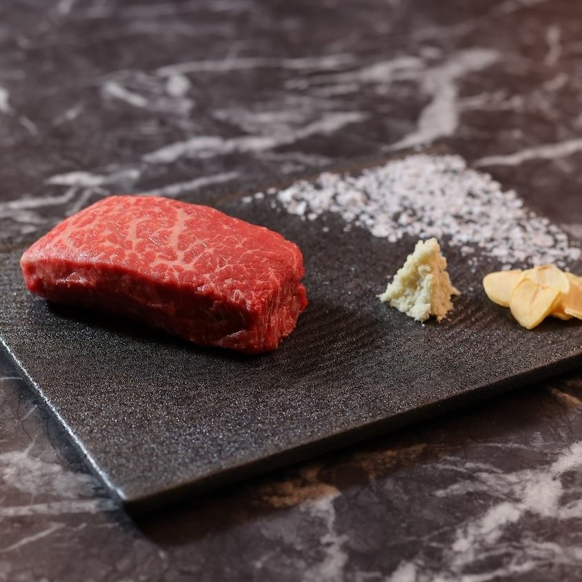 品嚐以味道聞名的A5級伊凡裡牛肉，在東京度過奢華的時光。