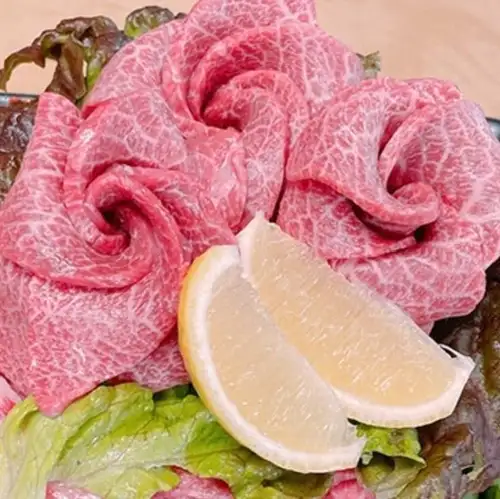記念日を彩る世界にひとつの肉ケーキ