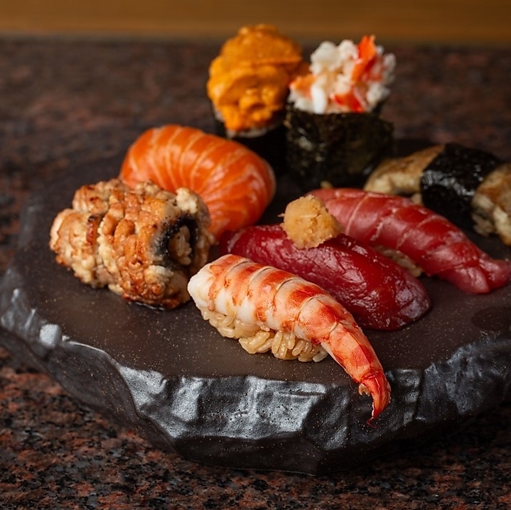 北新地では破格の値段 !高級感漂う空間で味わう旬の寿司と日本酒