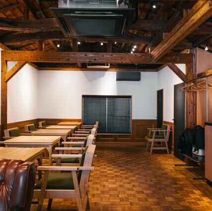 アンティーク調の店内でごゆっくりお過ごしください。