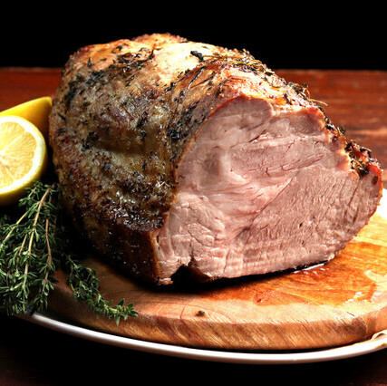 【当店自慢のスペシャリテ】北海道日高四元神威豚の〈熟成ローストポーク〉