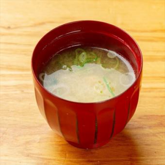 一番だし＆無添加みそ使用！本日の味噌汁