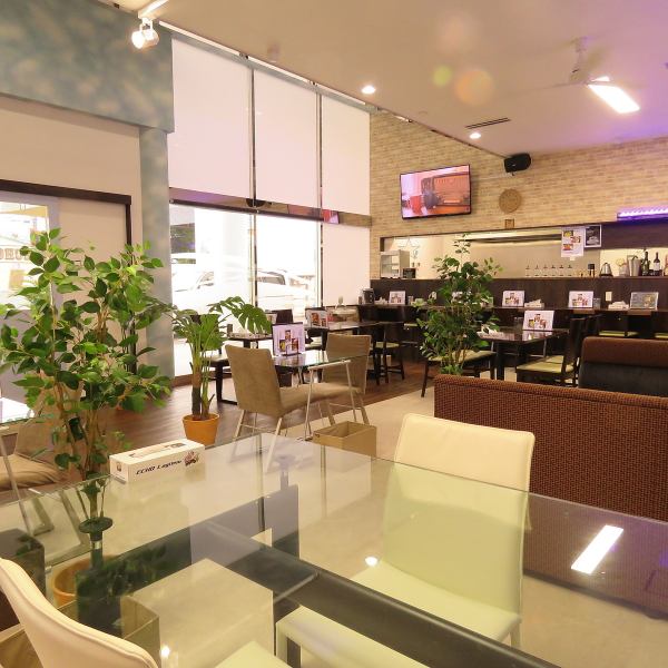 Newly opened and excellent cleanliness! We have various types of seats such as sofa seats and counter seats, so it can be used widely from one person to various banquets!