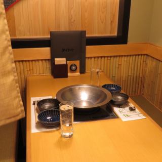 卓上でIHを設置しておりますので、お料理は冷めることなくお楽しみいただけます。こだわりの食材を活用したしゃぶしゃぶ・すき焼きをお楽しみください。