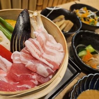 【めでたやのランチ】もち豚のせいろ蒸しご膳