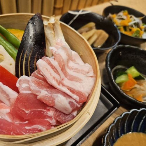 もち豚のせいろ蒸しご膳
