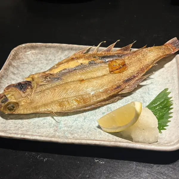 店主亲自品尝并挑选最优质的食材！我们提供种类丰富的精心烹制的烤鱼菜肴。