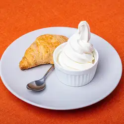 クロワッサンとソフトクリーム