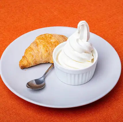 クロワッサンとソフトクリーム