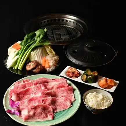 【厳選黒毛和牛スキヤキコース】極上のお肉をとろける旨みで味わう贅沢プラン