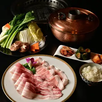 [Agu Pork Shabu-Shabu Course] A plan to savor the rich sweetness and umami of Okinawa's brand-name pork.