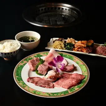 [Yuri Course] A luxurious 13-course meal featuring premium Japanese Black Wagyu sirloin, top-grade fillet, and grilled seafood.