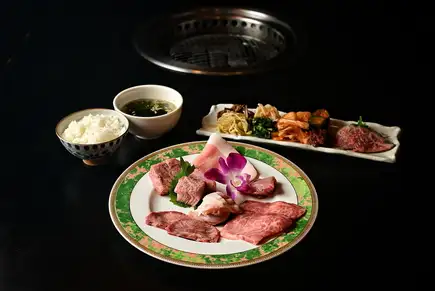 【유리 코스】흑모 일본소 특선 사로인이나 특상 지느러미·해물 구이 등 사치스럽게 맛보는 전13품