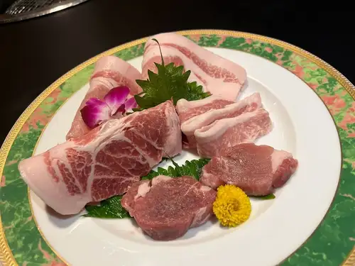 Agu pork platter with lettuce wraps