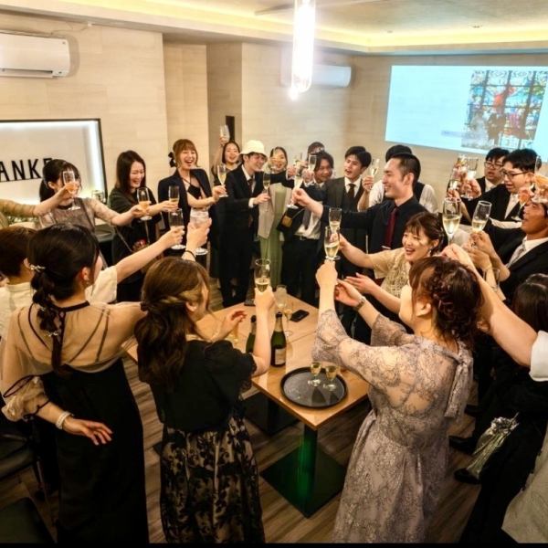 【2次会利用にも◎】飲み放題付きコースもご用意しておりますので、各種宴会などはもちろん結婚式の2次会も承ります！貸切で20人までなら着席・立食では30人の収容が可能です◎貸切はバイキング料理でエンタメ性も抜群！ご要望・ご相談などお気軽にお問い合わせください。